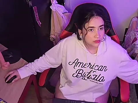 Snapshot of ChloeSnoww chatting on 10/02/25, 03:35 ChloeSnoww online show from 10/02/25, 03:35