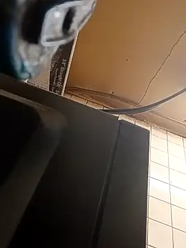 sarahkat86 online show from 12/17/25, 12:05