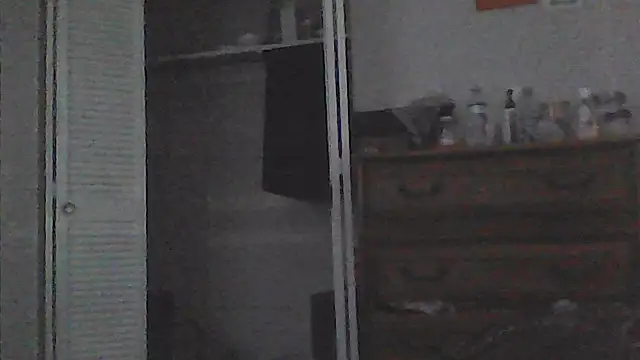 sarahkat86 online show from 04/16/26, 09:39