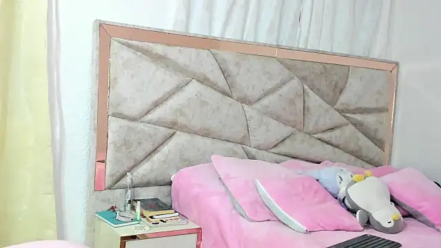 Snapshot of kendal_hot01 chatting on 09/29/25, 09:19 kendal hot01 online show from 09/29/25, 09:19