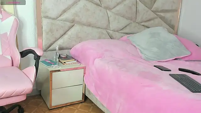 Snapshot of kendal_hot01 chatting on 10/02/25, 10:55 kendal hot01 online show from 10/02/25, 10:55