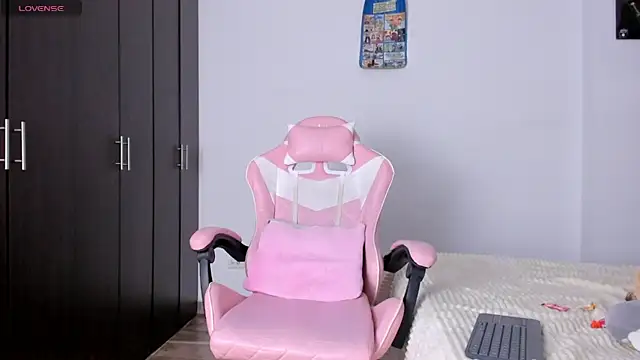 kendal hot01 online show from 03/12/26, 07:09