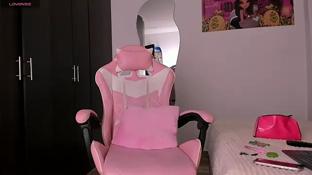 kendal hot01 online show from 04/09/26, 07:52