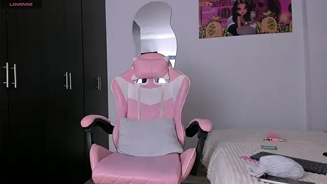 kendal hot01 online show from 04/20/26, 05:59