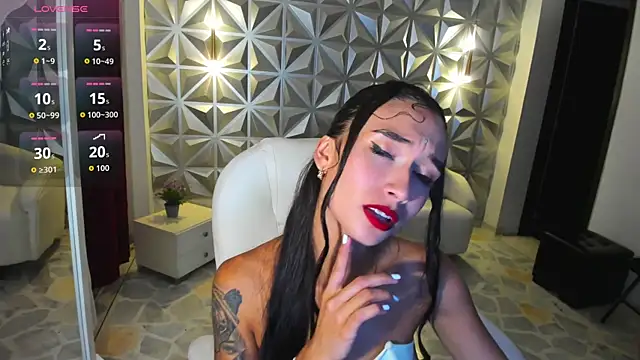 Snapshot of hellen_tease chatting on 05/23/26, 12:31 hellen tease online show from 05/23/26, 12:31