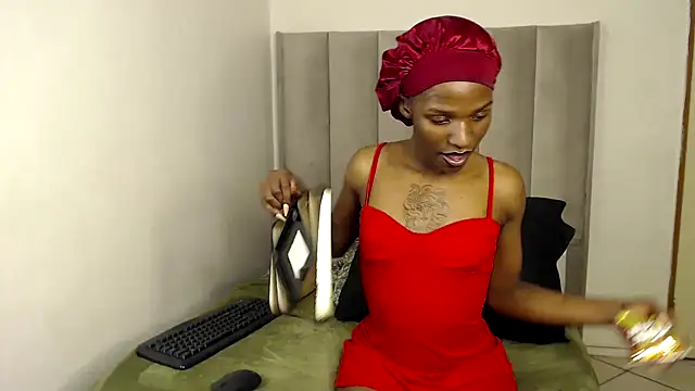 Trans fairy online show from 11/21/25, 06:39