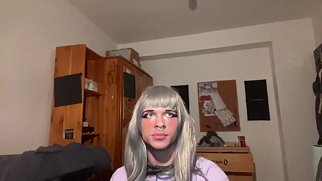 Snapshot of emilydee666 chatting on 09/30/25, 09:53 emilydee666 online show from 09/30/25, 09:53