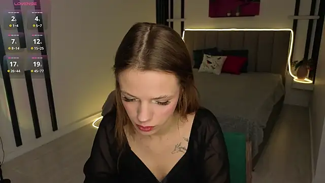 Snapshot of AliceDelaney chatting on 09/16/25, 08:32 AliceDelaney online show from 09/16/25, 08:32