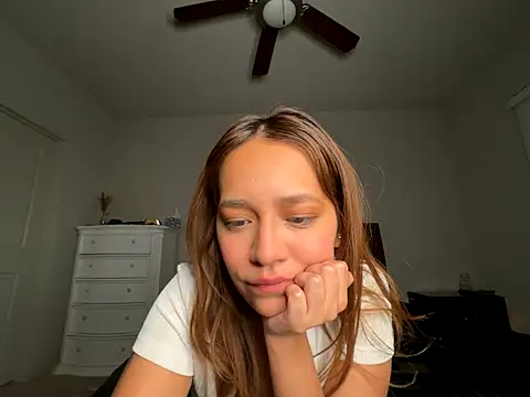 Snapshot of eurydicee chatting on 11/11/25, 04:34 eurydicee online show from 11/11/25, 04:34