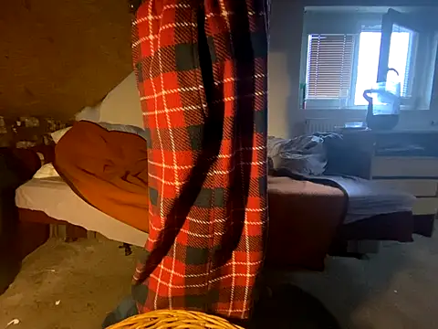 Salon1986 online show from 11/09/25, 01:53