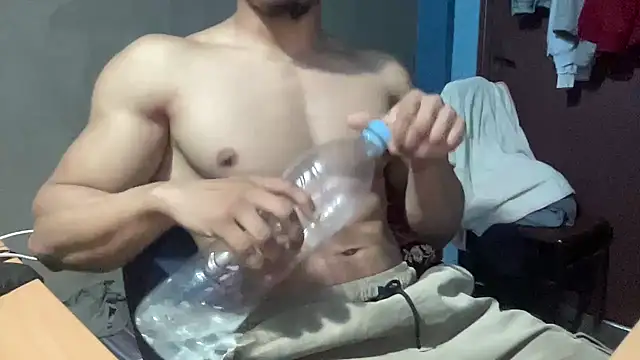 Snapshot of veilofstrength chatting on 10/21/25, 07:25 veilofstrength online show from 10/21/25, 07:25