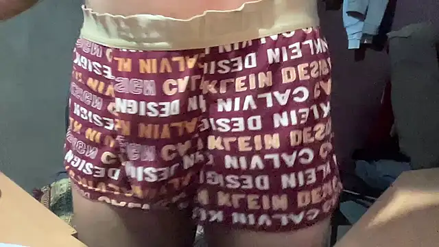 Snapshot of veilofstrength chatting on 10/24/25, 02:41 veilofstrength online show from 10/24/25, 02:41