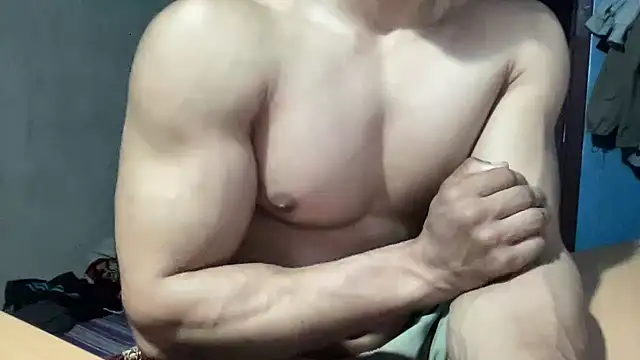 Snapshot of veilofstrength chatting on 11/10/25, 06:29 veilofstrength online show from 11/10/25, 06:29