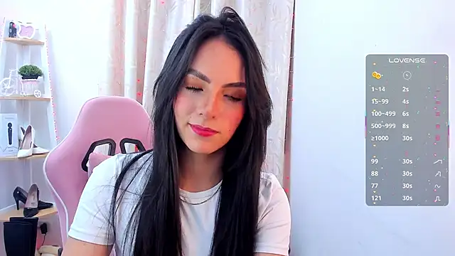 Snapshot of sarah_saenz_ chatting on 10/09/25, 03:37 sarah saenz  online show from 10/09/25, 03:37