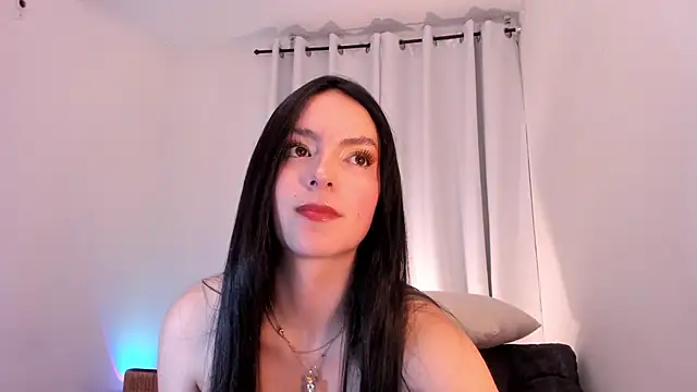 sarah saenz  online show from 04/25/26, 08:28