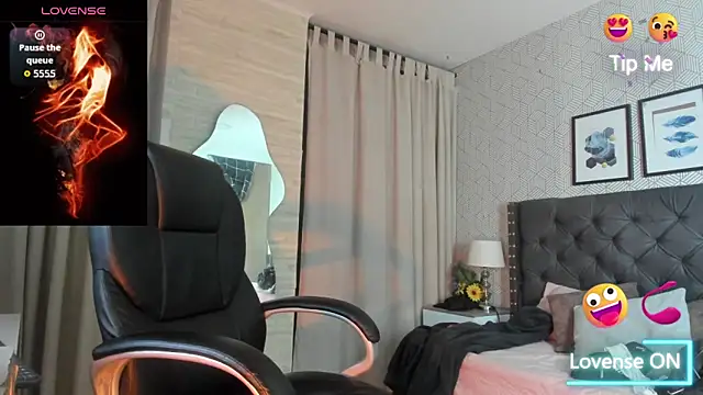Snapshot of sweet__vanessa1 chatting on 10/10/25, 04:11 sweet vanessa1 online show from 10/10/25, 04:11