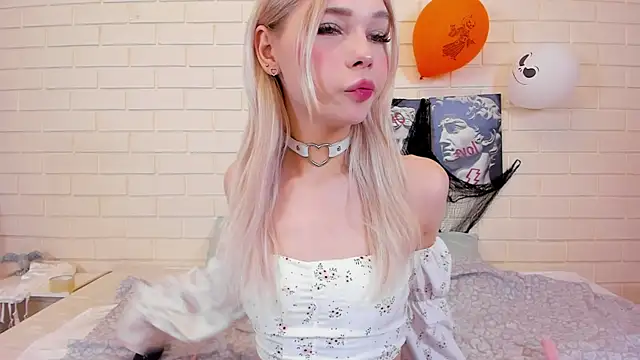 Snapshot of Blondy_Fina chatting on 11/06/25, 04:46 Blondy Fina online show from 11/06/25, 04:46