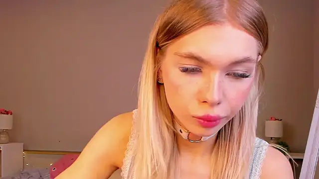 Snapshot of Blondy_Fina chatting on 05/15/26, 05:14 Blondy Fina online show from 05/15/26, 05:14