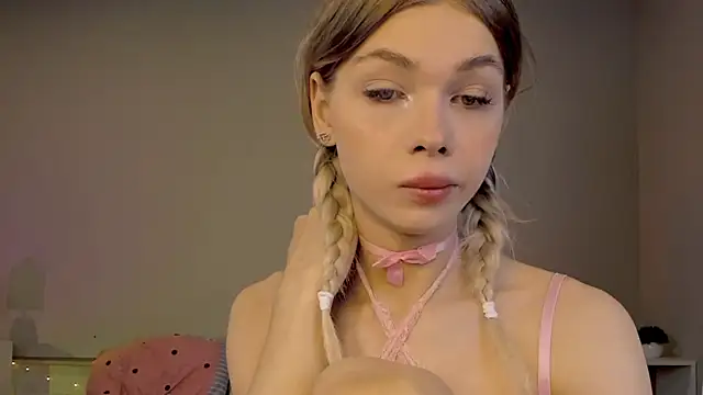 Snapshot of Blondy_Fina chatting on 05/29/26, 04:54 Blondy Fina online show from 05/29/26, 04:54