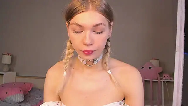 Snapshot of Blondy_Fina chatting on 06/09/26, 05:19 Blondy Fina online show from 06/09/26, 05:19