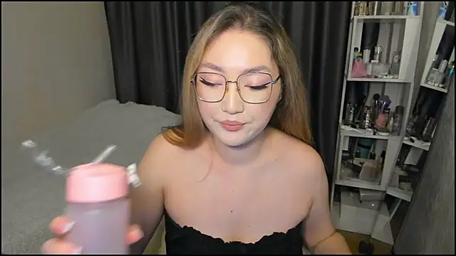 lyra x online show from 03/07/26, 08:17