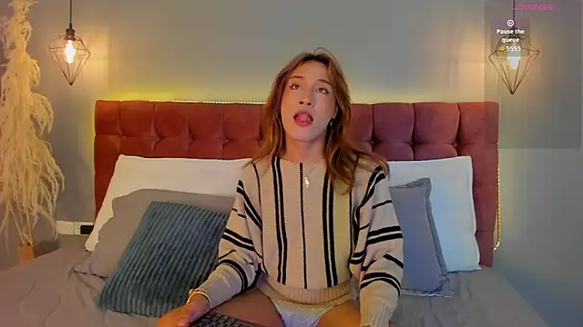 victoria decapri online show from 10/03/25, 09:12