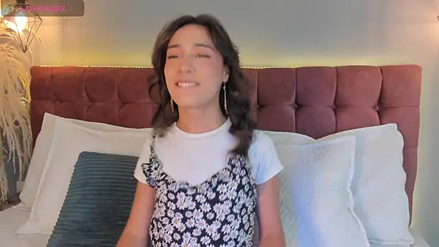 victoria decapri online show from 11/23/25, 07:35