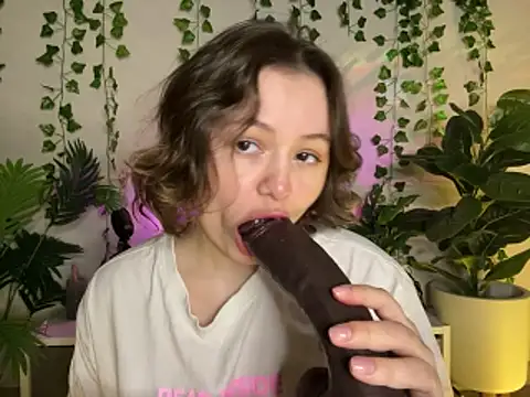 MoonIvy  online show from 02/05/26, 06:34