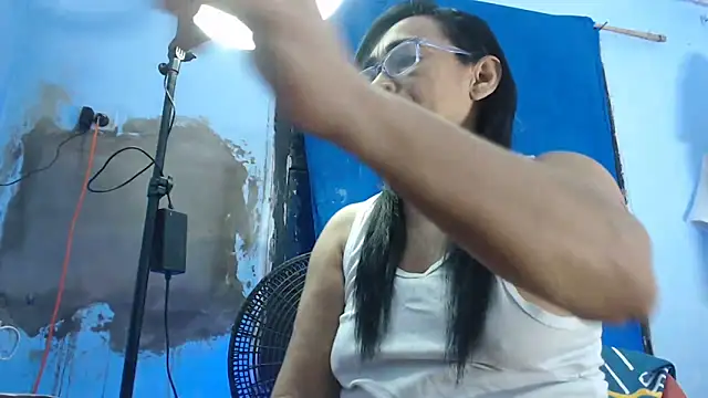 maggi hotsson online show from 10/11/25, 01:05