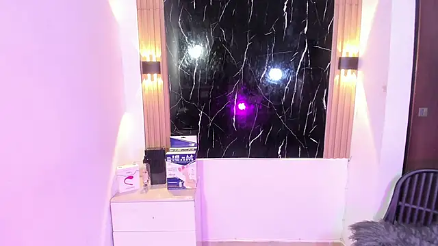 Snapshot of Wyatt_Rose chatting on 10/31/25, 04:02 Wyatt Rose online show from 10/31/25, 04:02