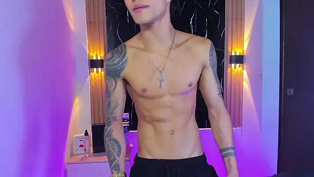 Snapshot of Wyatt_Rose chatting on 11/05/25, 03:50 Wyatt Rose online show from 11/05/25, 03:50