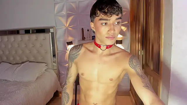 Snapshot of Wyatt_Rose chatting on 11/25/25, 04:01 Wyatt Rose online show from 11/25/25, 04:01