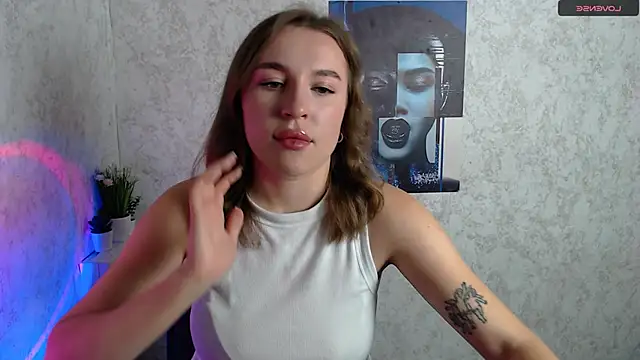 JuliaTopp  online show from 10/05/25, 07:50