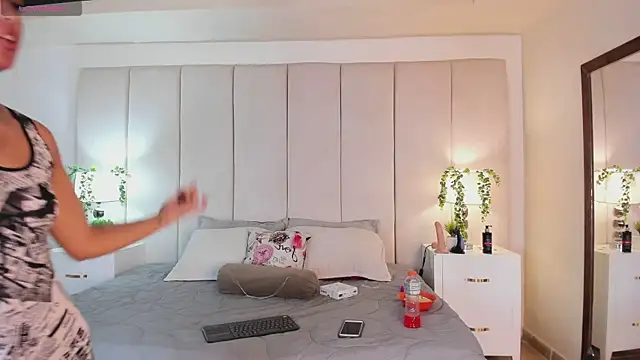 mia rousse25 online show from 10/16/25, 01:45