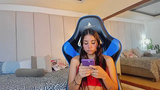 mia rousse25 online show from 12/19/25, 03:41