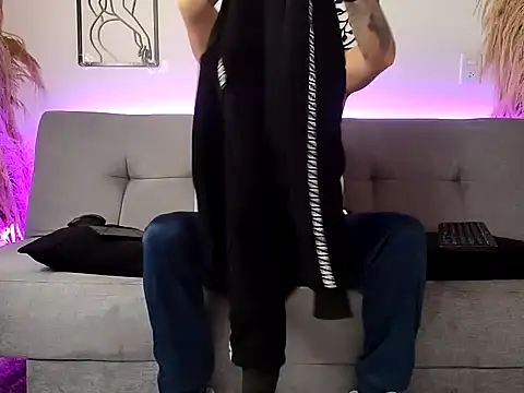 Masterblue hot online show from 12/15/25, 04:00