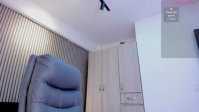 lily cash1 online show from 11/15/25, 08:05