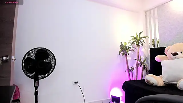 lily cash1 online show from 12/20/25, 02:24