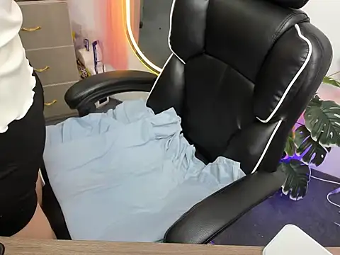 Snapshot of Xiao_cute chatting on 11/04/25, 03:22 Xiao cute online show from 11/04/25, 03:22