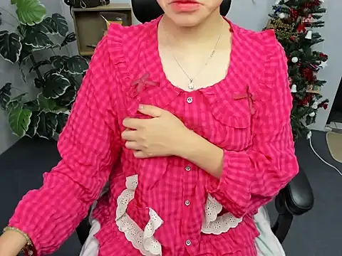 Snapshot of Xiao_cute chatting on 12/22/25, 08:11 Xiao cute online show from 12/22/25, 08:11