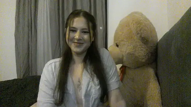 Snapshot of laylabliss chatting on 10/15/25, 12:33 laylabliss online show from 10/15/25, 12:33