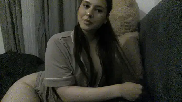 Snapshot of laylabliss chatting on 10/18/25, 12:57 laylabliss online show from 10/18/25, 12:57