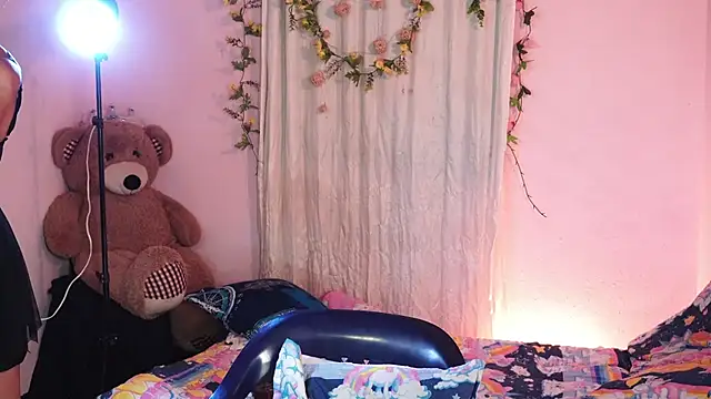 ashley winhouse online show from 07/10/26, 06:39