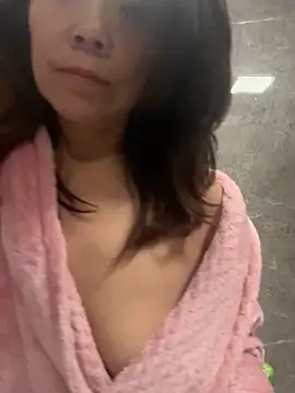 Snapshot of anna_yngs chatting on 09/27/25, 01:21 anna yngs online show from 09/27/25, 01:21