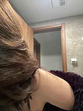 Snapshot of anna_yngs chatting on 10/10/25, 12:20 anna yngs online show from 10/10/25, 12:20