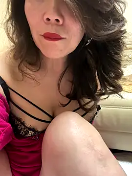 Snapshot of anna_yngs chatting on 11/01/25, 11:07 anna yngs online show from 11/01/25, 11:07