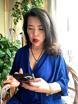 Snapshot of anna_yngs chatting on 11/06/25, 02:23 anna yngs online show from 11/06/25, 02:23