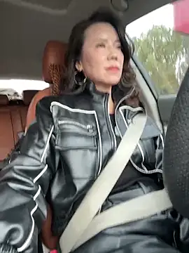 Snapshot of anna_yngs chatting on 11/12/25, 07:42 anna yngs online show from 11/12/25, 07:42