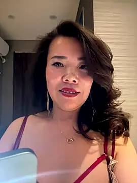 Snapshot of anna_yngs chatting on 11/24/25, 02:06 anna yngs online show from 11/24/25, 02:06