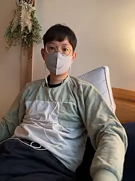 Snapshot of tom19899q chatting on 11/15/25, 09:43 tom19899q online show from 11/15/25, 09:43